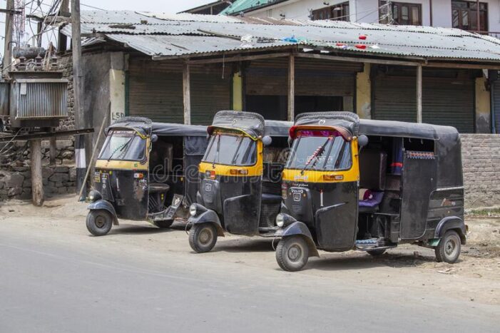 Police asks Auto—Rikshaw drivers to remove hidden cavities