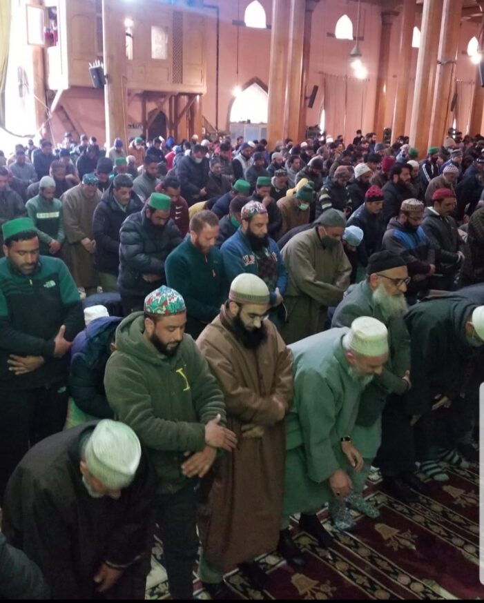 Friday prayers at Jamia Masjid pass off peacefully