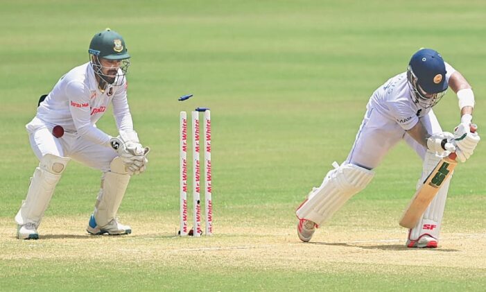 Chandimal, Dickwella cling on as Sri Lanka draw Bangladesh Test