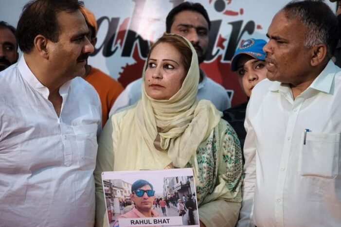 Govt will resolve all service related issues of KP employees within a week: Div Com Kashmir