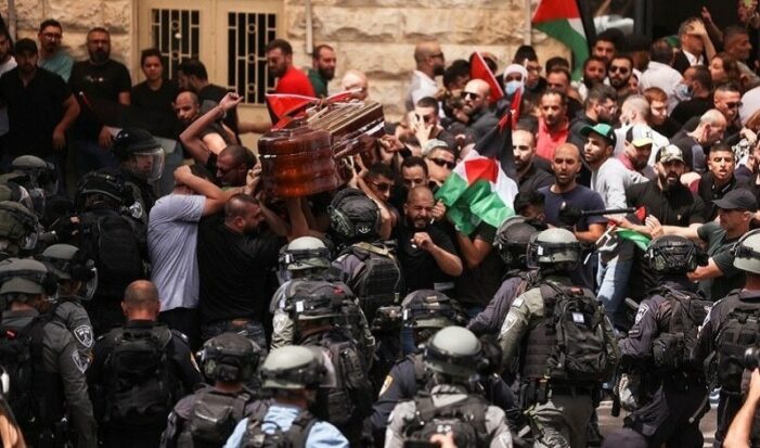 Israeli police attack mourners carrying coffin of Al Jazeera journalist