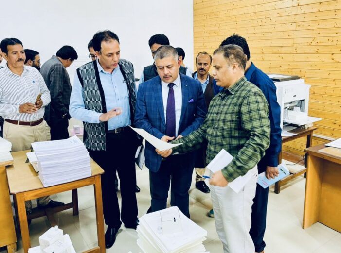 Amit Sharma visits Government Press Srinagar, inspects functioning