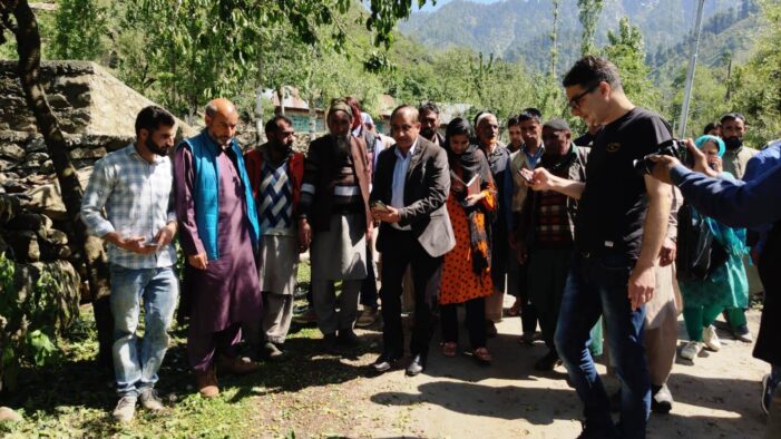 DG Horticulture visits Dara Harwan & Faqir Gojri areas of Srinagar