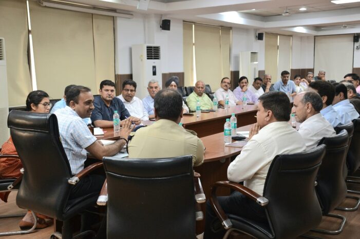 Div Com Jammu interacts with Market Associations, Civil society to discuss development issues, tourism promotion