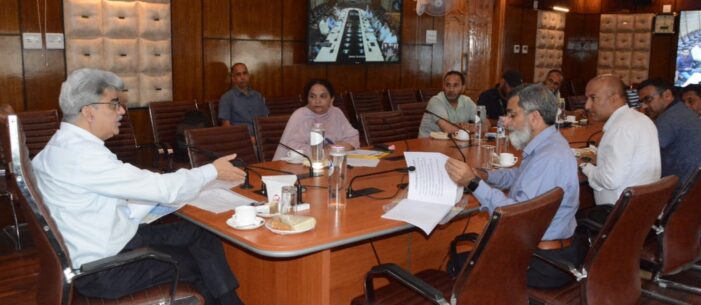 Atal Dullo chairs meeting for fodder development in JK