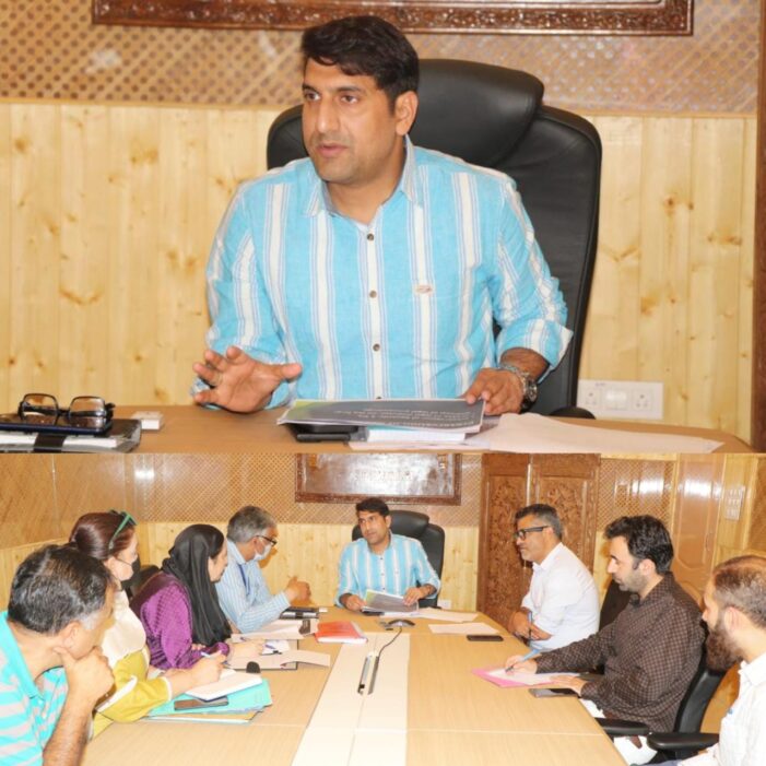 DC Srinagar chairs District Advisory Committee meet
