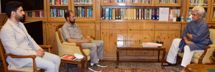 Former MP, Vice-Chairperson DDC Kupwara, Corporator SMC call on Lt Governor