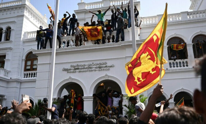 Sri Lanka protesters end occupation of official buildings