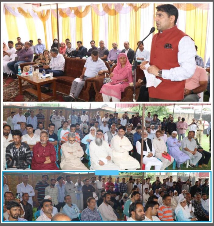 DC Srinagar holds Public Grievance Redressal camp at Zakura