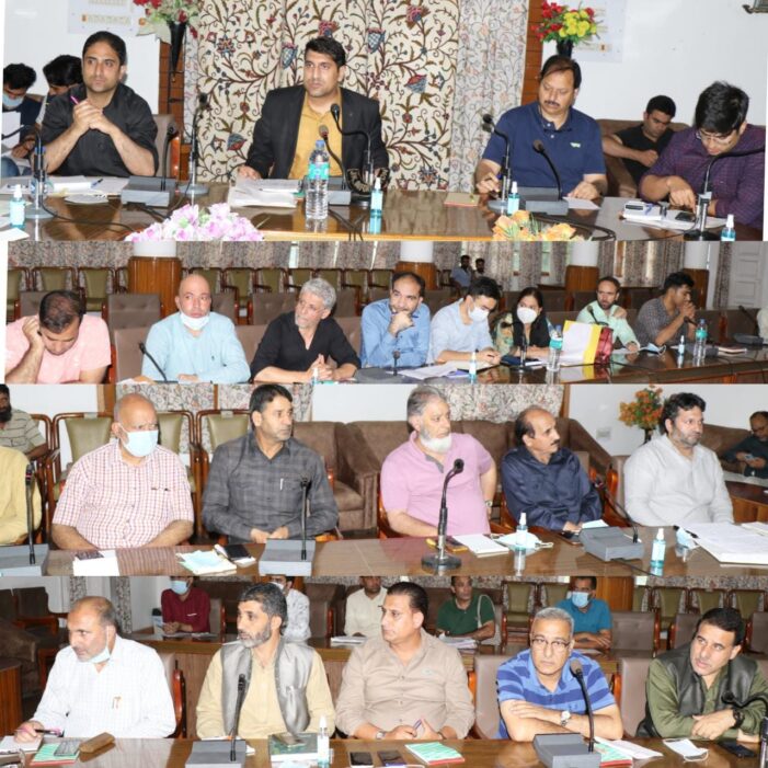 DEO Srinagar holds 2nd round of meeting with representatives of Political Parties