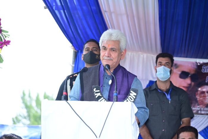 Lt Governor pays tributes to Sheikh Abdul Jabbar at Ganderbal