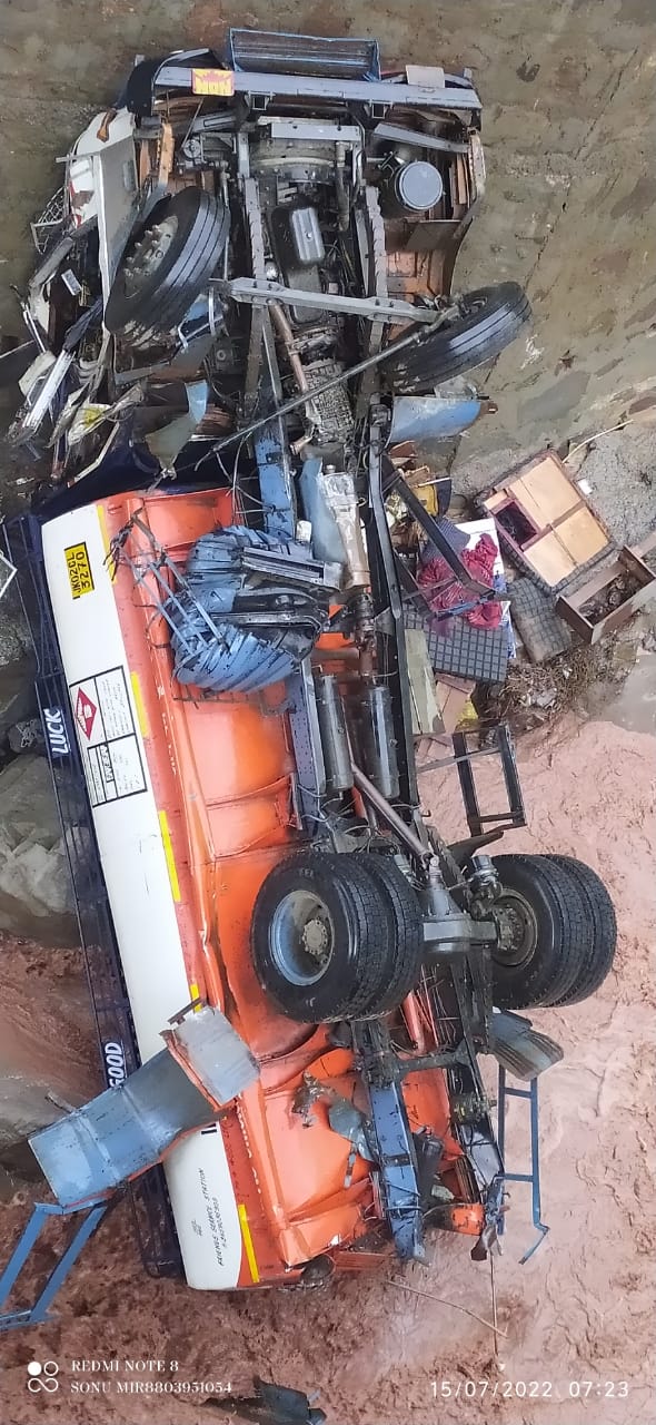 Driver dies as tanker rolls down into gorge in Ramban