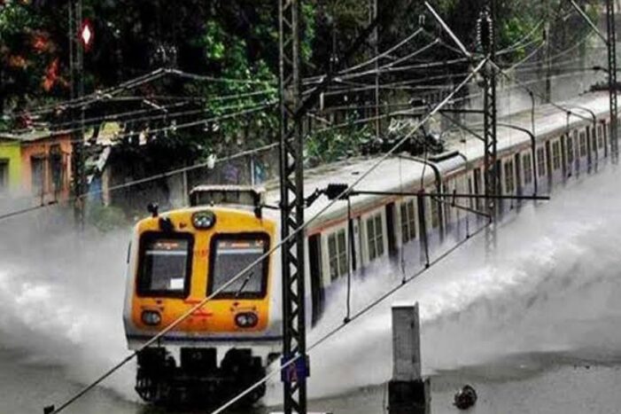 Heavy rains lash Mumbai; waterlogging, traffic snarls reported
