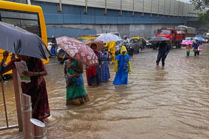 Several parts of Mumbai face waterlogging Several parts of Mumbai face waterlogging