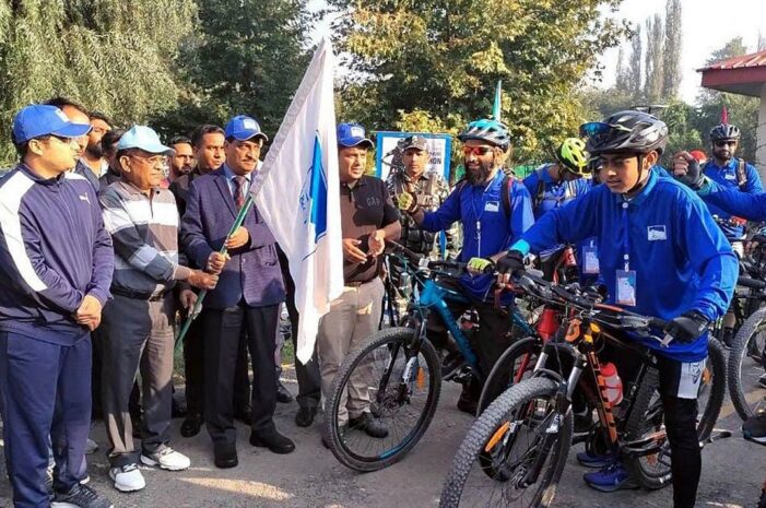 CS flags off 300 km long cyclothon
