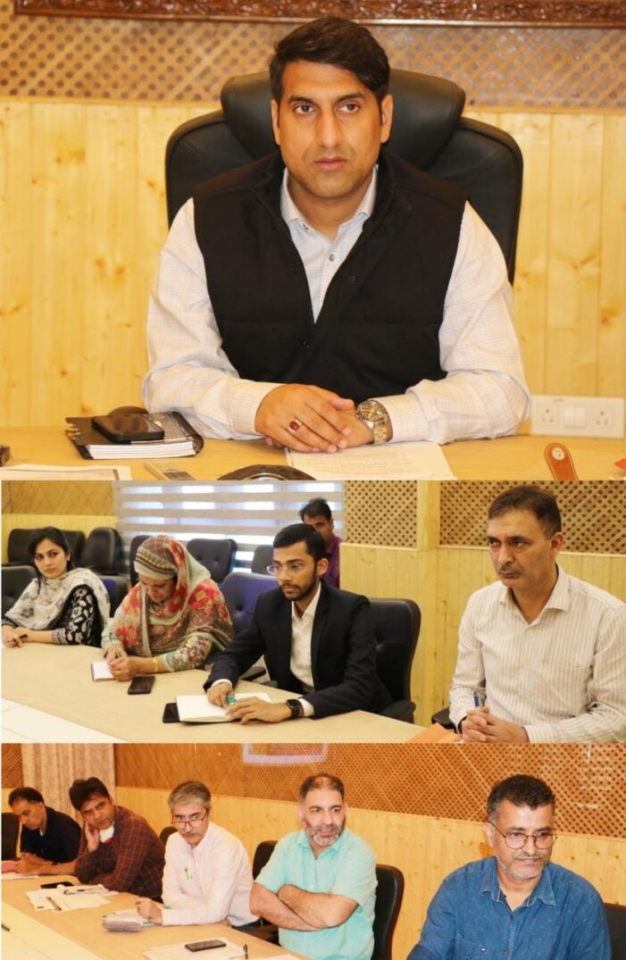 DC Srinagar reviews implementation of Swachh Bharat Mission-(Grameen)
