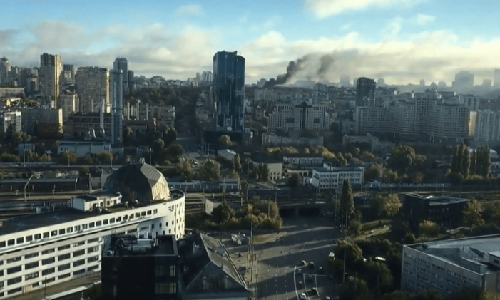 Loud blasts rock Kyiv city centre