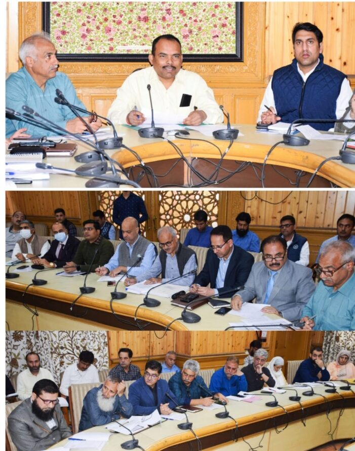 Div Com Kashmir reviews winter preparedness by various departments