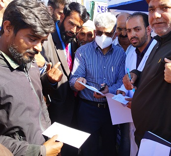 Atal Dulloo inaugurates Rabi campaign 2022-23 in Maha Kisan Sammelan at Kupwara