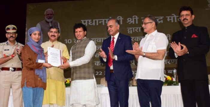As part of nationwide ‘Rozgar Mela’ Kailash Chaudhary distributes appointment letters to youth at Jammu