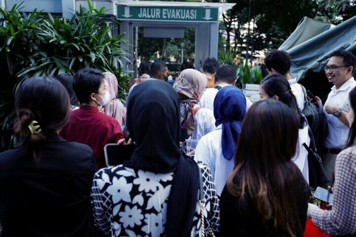 Earthquake shakes buildings in Indonesian capital
