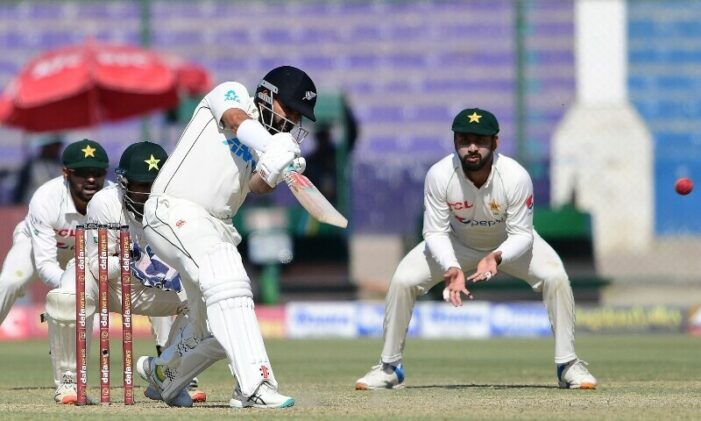 New Zealand 76-1 after Pakistan dismissed for 408 in second Test