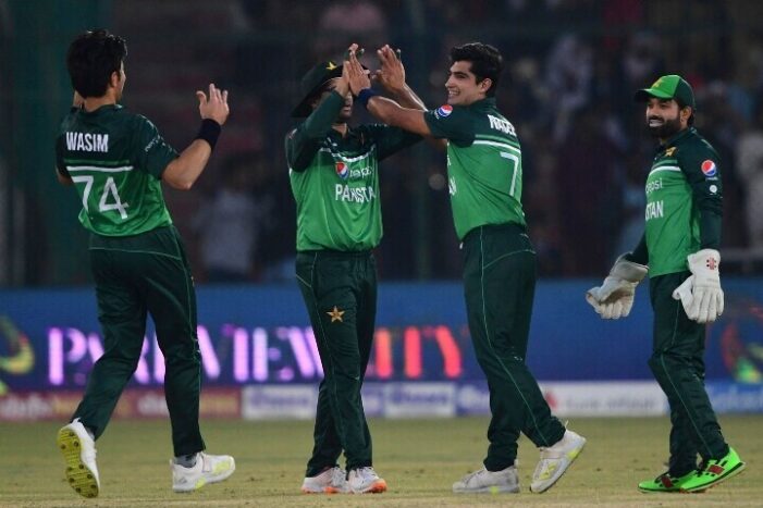 Fiery Naseem Shah keeps New Zealand down to 255-9 in first ODI