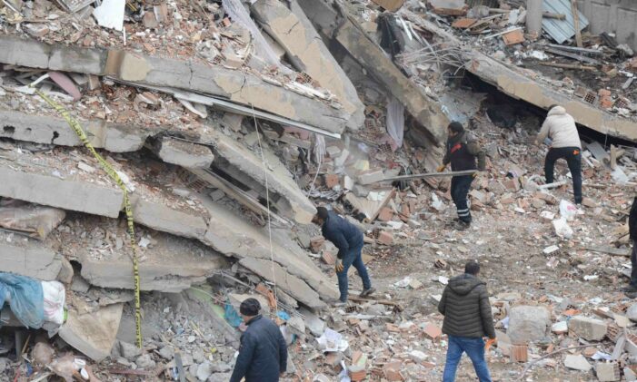 One killed, dozens wounded in fresh quake in eastern Turkiye
