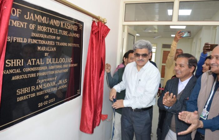 Atal Dulloo inaugurates Farmers’ Field Functionaries Training Centre at Maralian
