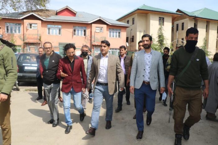 DC Srinagar visits Psychiatric diseases Hospital, SMHS De-Addiction Center; inspects treatment/Counseling facilities for victims of Drug Abuse