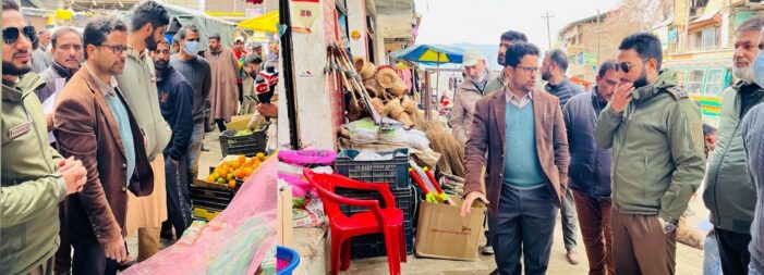 Intensive market checking held at D.H.Pora, Rs 2600 fine recovered from violators
