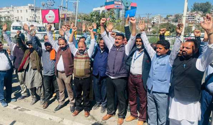 J&K Panchayat Members Allege Bureaucracy Conspiring Against PRIs, Stage Protest