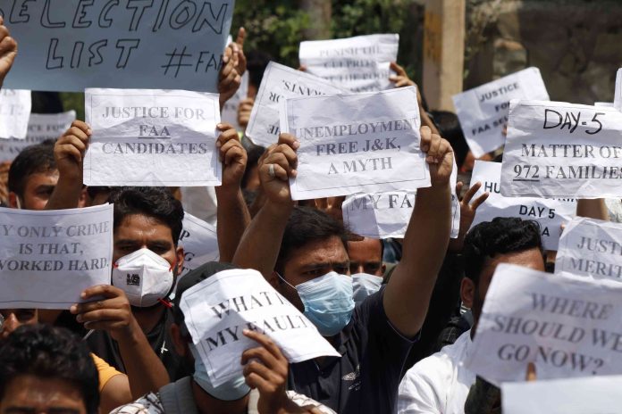 Job aspirants protest against JKSSB, demand ban on Aptech for conducting exams