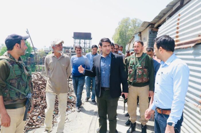 DC Srinagar inspects progress of works on under-construction Flyovers at Nowgam & Bemina Junctions