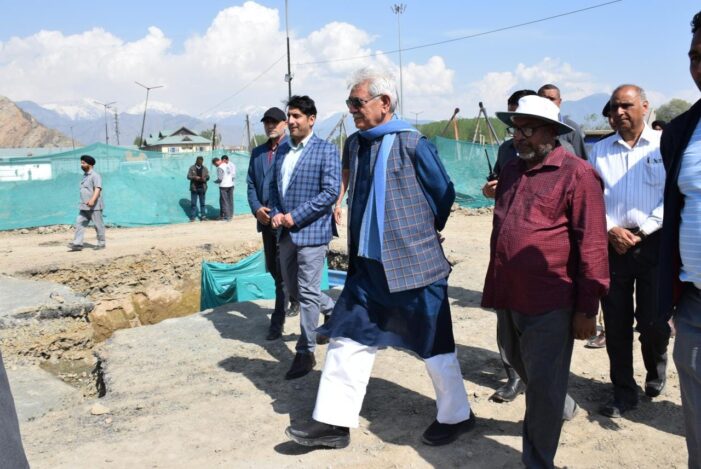 Lt Governor inspects progress of SASB’s Yatri Niwas at Pantha Chowk