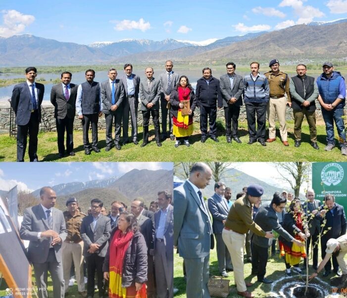 Union Forest Secretary inspects Wullar conservation works