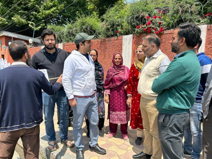 DC Srinagar flags off Swachhta Carvaan in District