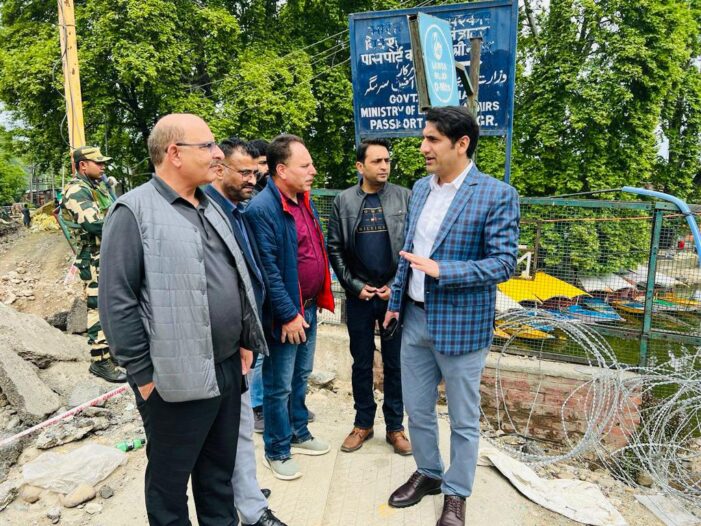 DC Srinagar inspects progress on construction work on Dalgate Bridge, pace of Macadamization Works in City
