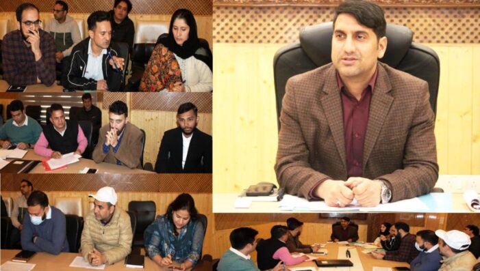 DC Srinagar reviews progress of 11th Agriculture Census of District