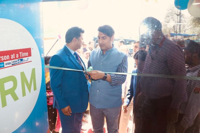 DC Srinagar inaugurates Cash Recycler Machine (CRM) for the public at  Shalimar