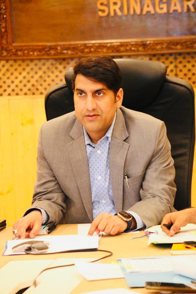 Srinagar Admin conducts intensive raid on Courier Agency