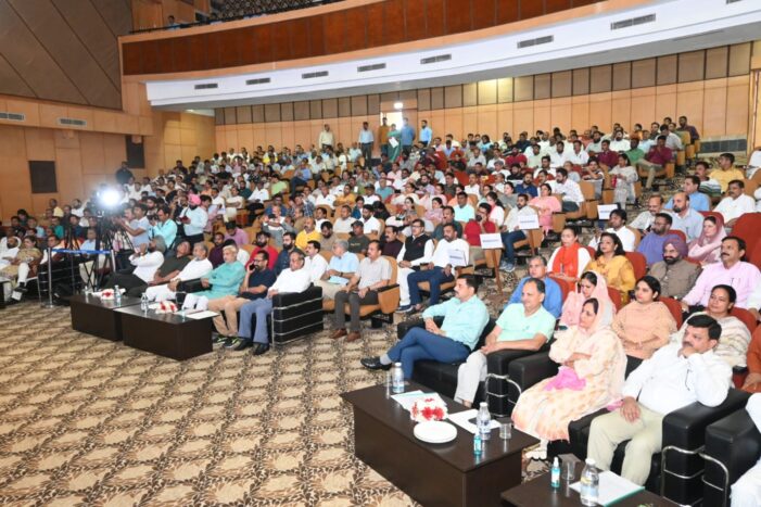 Union Petroleum Minister, Lt Governor launches DRDO’s bioplastic carry bag under Polythene-free Jammu initiative