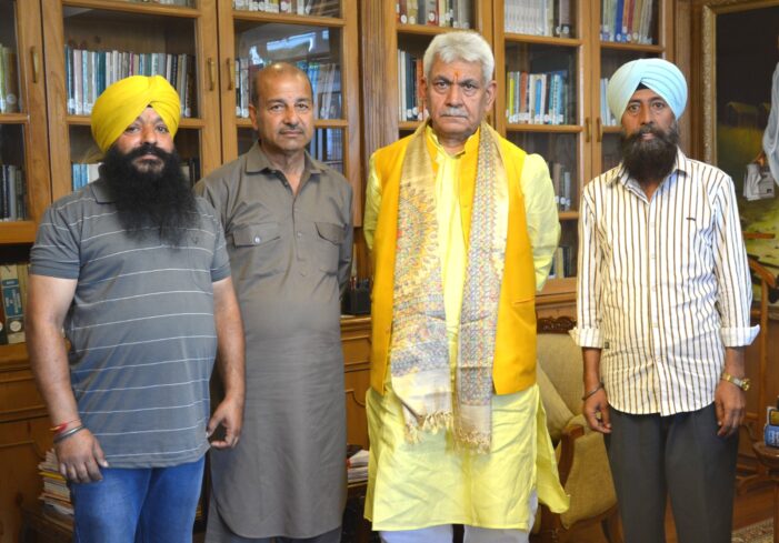 Delegation of Kashmiri Minority leaders calls on Lt Governor