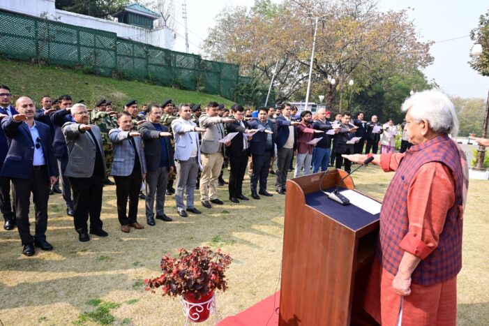 Lt Governor flags off ‘Run for Unity’ to commemorate birth anniversary of Sardar Vallabhbhai Patel in Srinagar