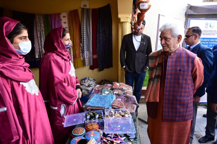 Lt Governor visits Handicraft and Handloom Exhibition at Kashmir Haat