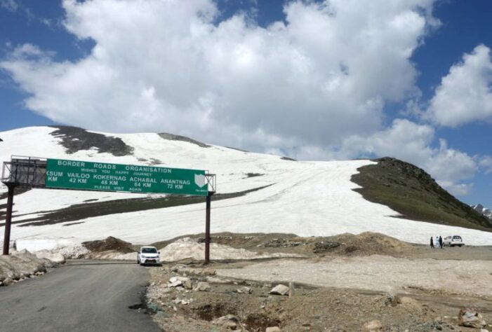 Traffic Suspended On Sinthan-Kishtwar Road Due To Inclement Weather