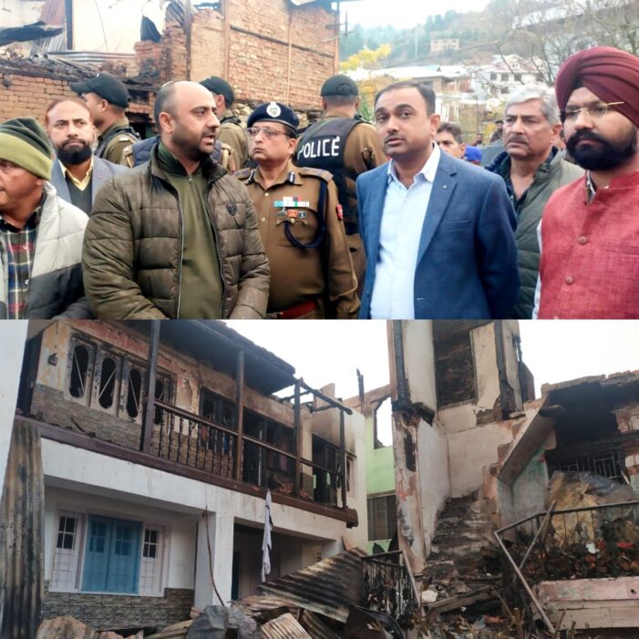 Div Com visits fire incident site in Bhaderwah