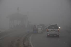 J&K: Thick fog blanket covers Srinagar J&K: Thick fog blanket covers Srinagar