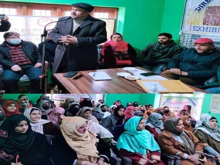 Handicrafts & Handloom department organizes Awareness camp at Lalpora Lolab