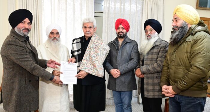 J&K Sikh Coordination Committee led by Shriman Mahant Manjit Singh calls on Lt Governor